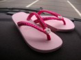 Chinelo com fita de cetim e strass